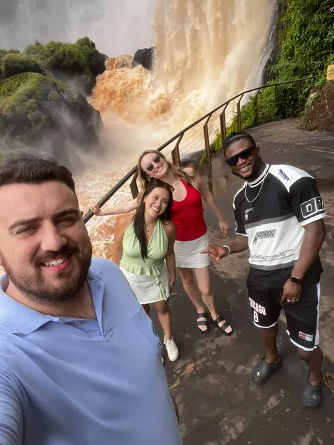 Clientes em tour com a Passeios Foz Receptivo
